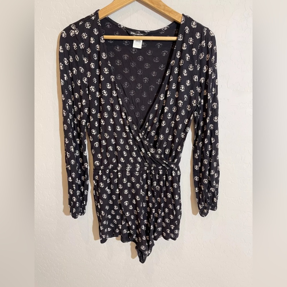 Billabong long sleeve romper (m)